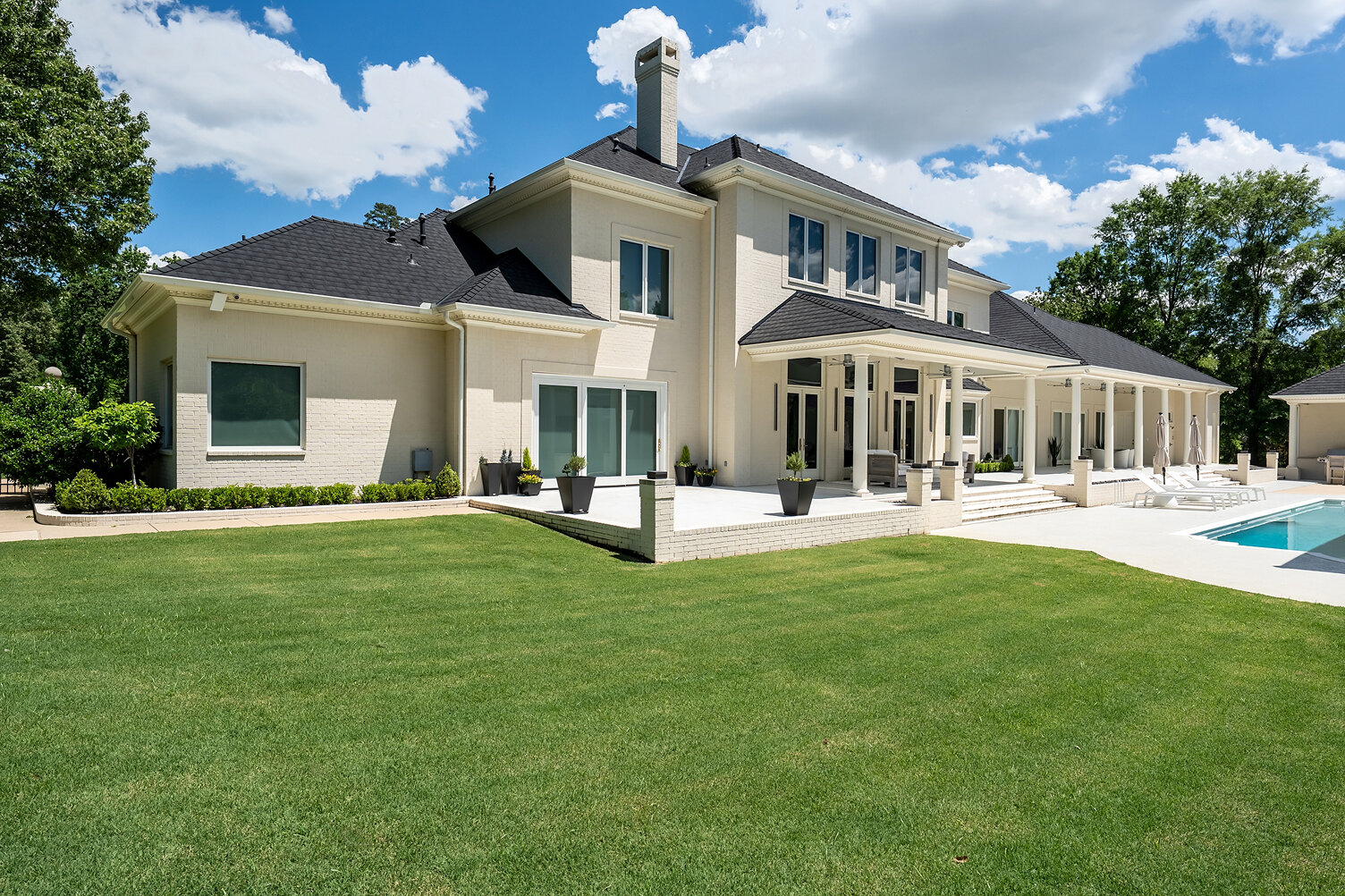 Elegant modern house with spacious backyard and swimming pool.