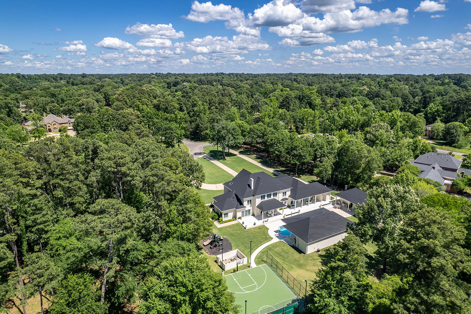 Spacious modern house with large backyard and sports court in The Thornwood.